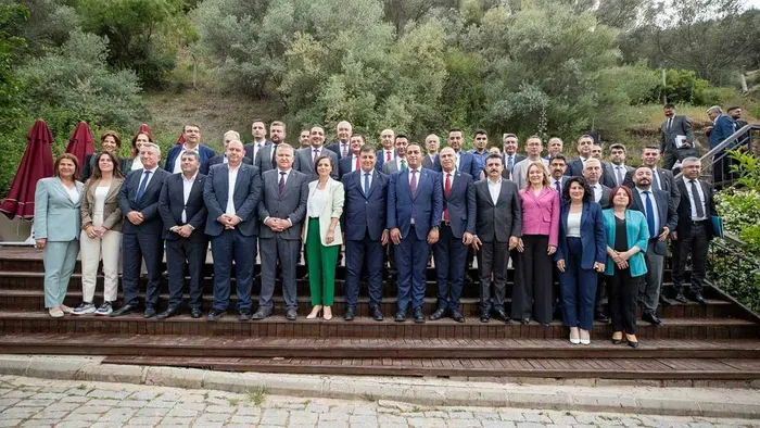 Cemil Tugay ilçe belediye başkanlarıyla bir araya geldi