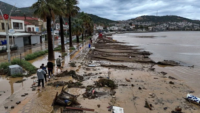 Foça’daki Sel Felaketinde İkinci Ölüm İddiası: 80 Yaşındaki Kadın Boğularak Hayatını Kaybetti