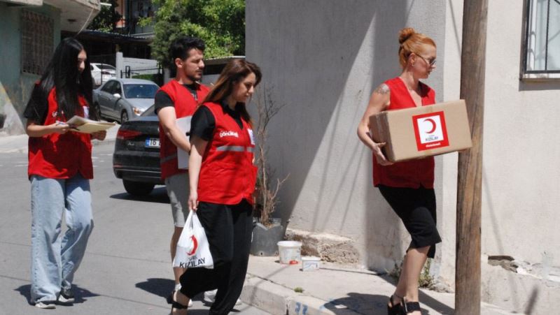 Kizilay Kadin Gönüllüleri Bayram Öncesi Ev Ziyaretleri Yapiyor