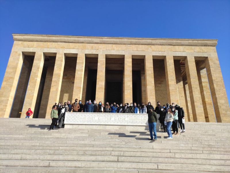 KINIKLI ÖGRENCILER ANITKABIR