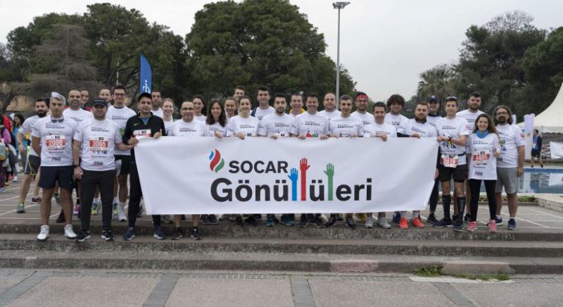 SOCAR GÖNÜLLÜLERINDEN ALIAGA PETROKIMYA ILKOKULUNA KITAP BAGISI