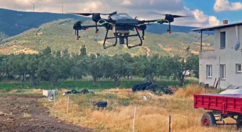 BÖLGEDE BIR ILK ZIRAI DRONE ILE  ILAÇLAMA YAPILDI