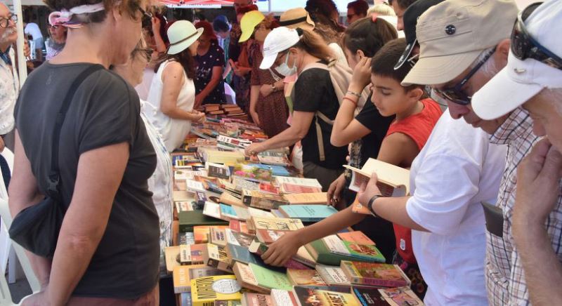 FOÇA KITAP SENLIGI 10 YASINDA