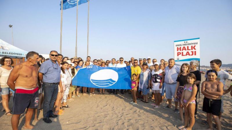 Dikili plajlarina 2 Mavi Bayrak daha eklendi