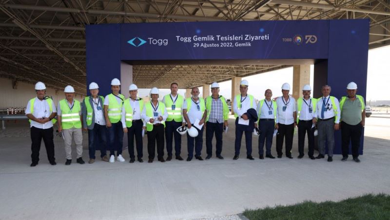 BASKAN ERTÜRK TOGG GEMLIK TESISLERI FABRIKA ZIYARETINE KATILDI