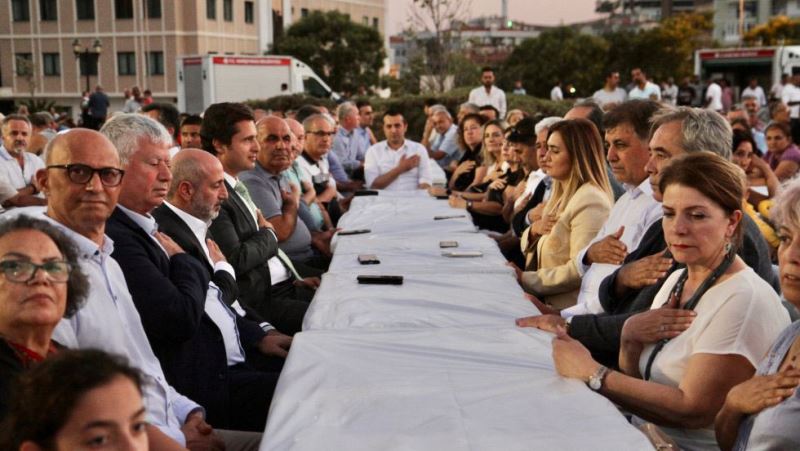 Karsiyaka Belediyesi Muharrem Ayi dolayisiyla iftar programi düzenledi